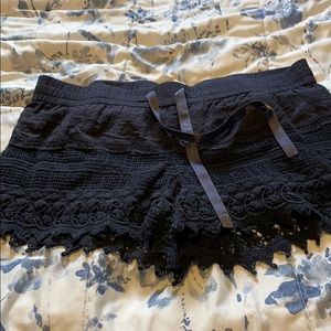 Lace shorts with tie knot
